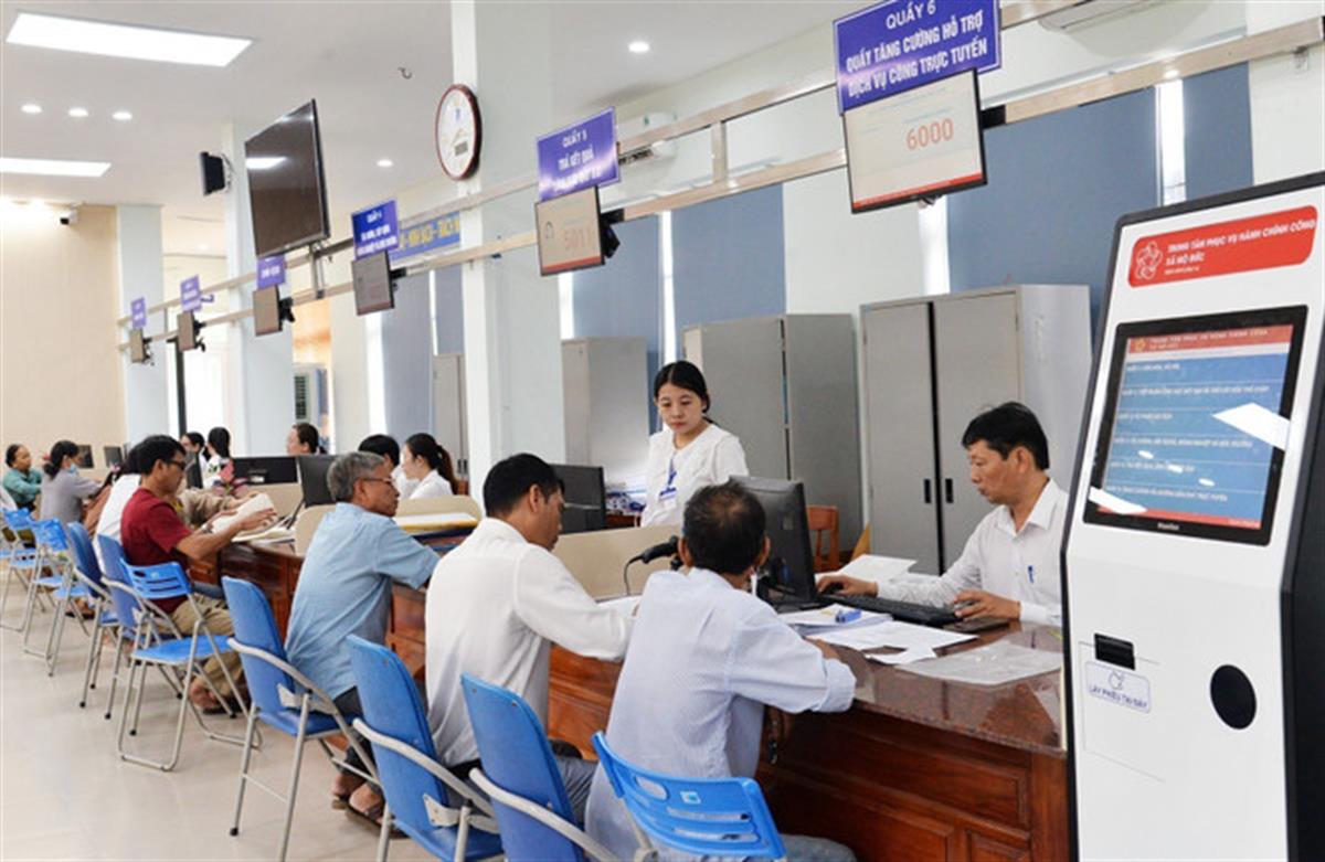 Politburo adopts conclusion on performance of two-tier local administration 