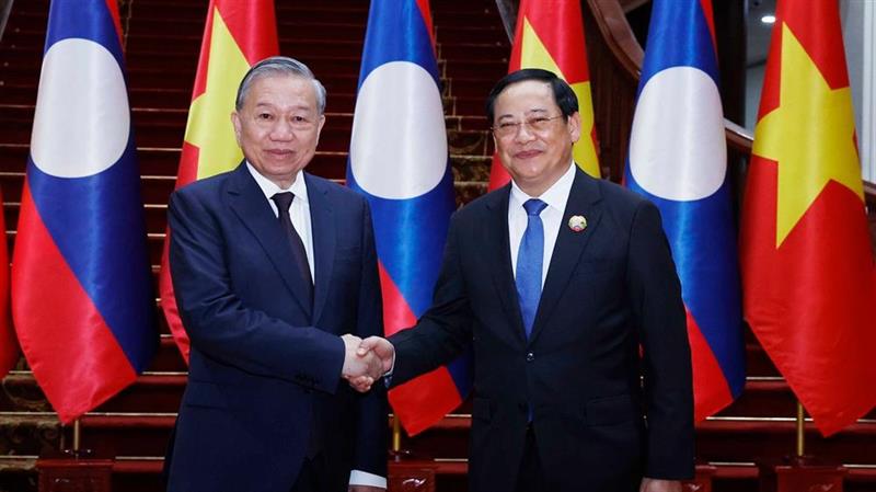 Vietnamese Party leader meets with Lao PM in Vientiane
