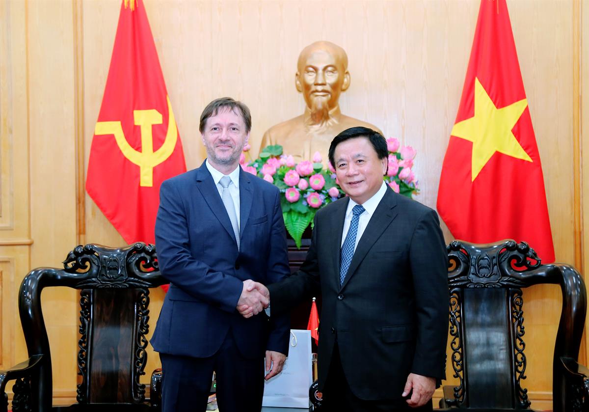 Đại sứ Đặc mệnh toàn quyền Cộng hòa Hungary tại Việt Nam thăm và làm việc tại Học viện