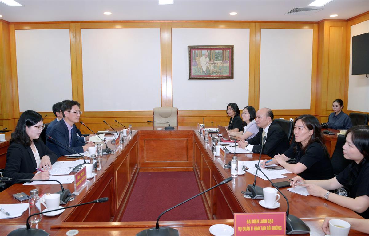 Delegation of officials from the Korean Ministry of Interior and Safety visited and worked at the Academy