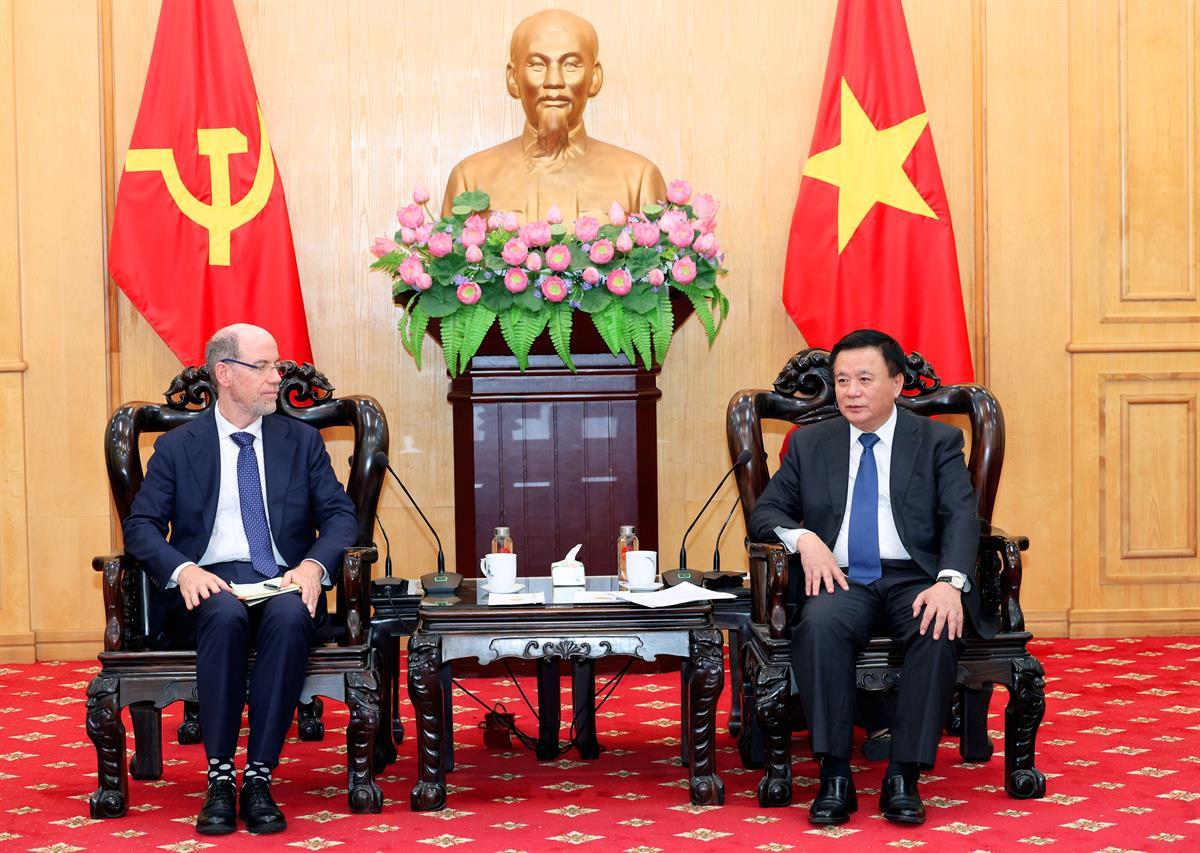 Politburo member, President of the Ho Chi Minh National Academy of Politics, Chairman of the Central Theory Council receives the Google's Vice President
