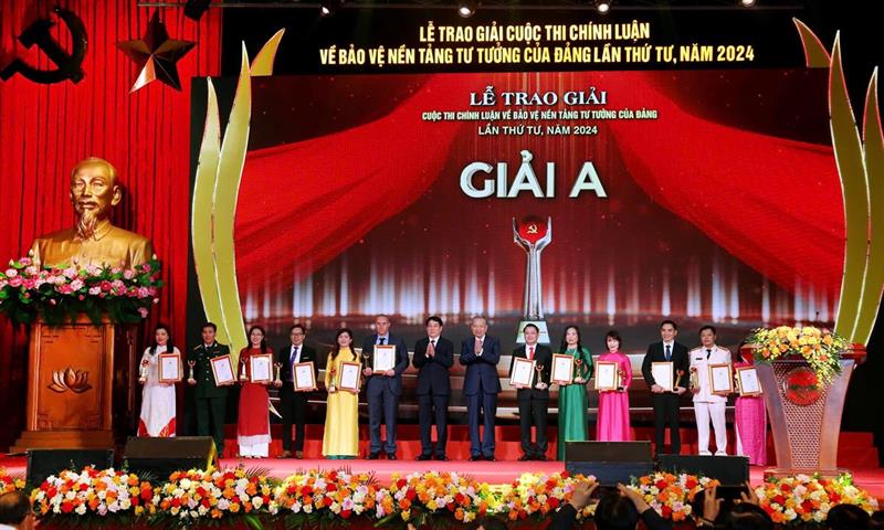 Protecting Leader Top leader emphasises protecting Party's ideological foundation
